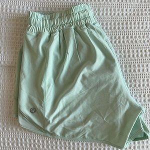 Lululemon Hotty Hot shorts 4”